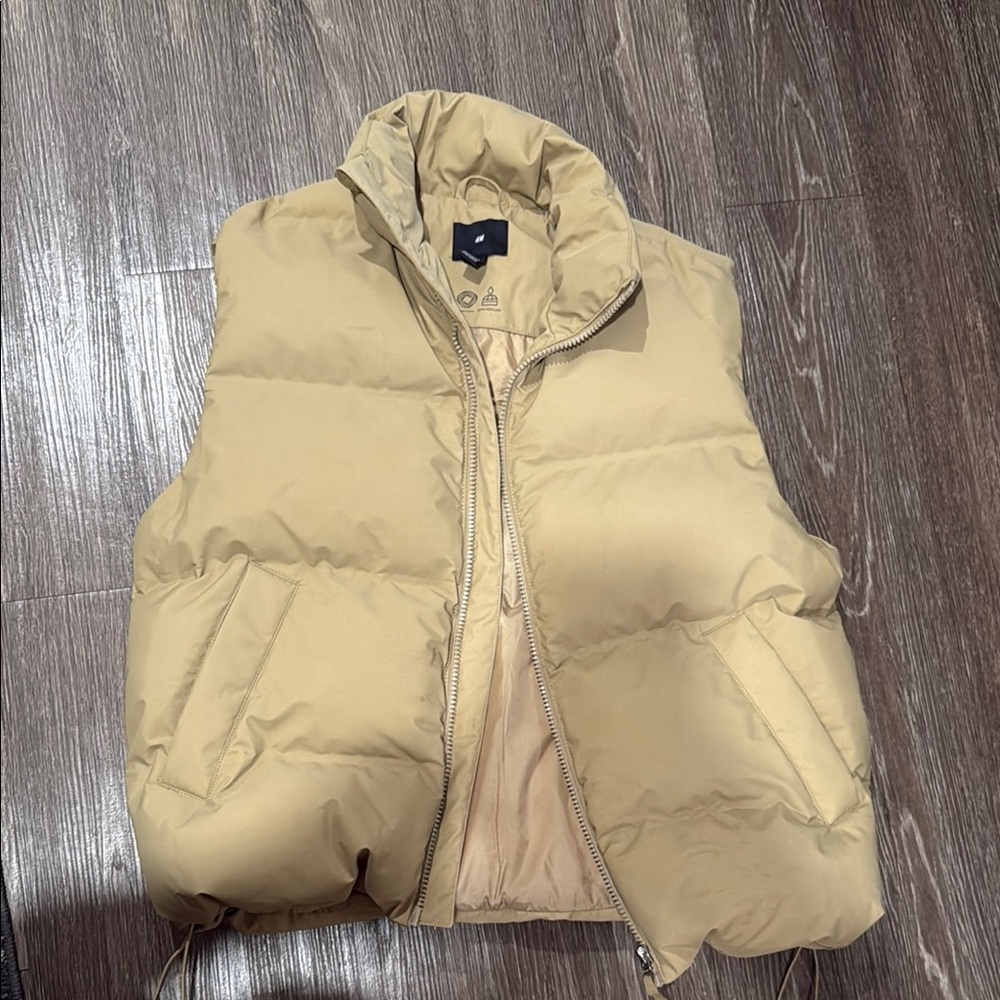 H&M Beige Puffer Vest